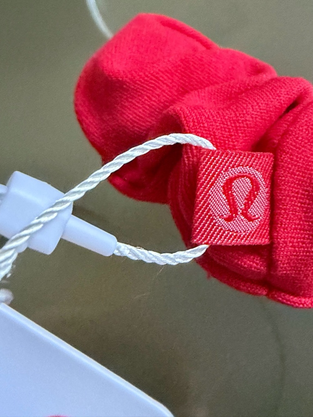 LULULEMON Uplifting Scrunchie True Red NWT - Picture 4 of 11